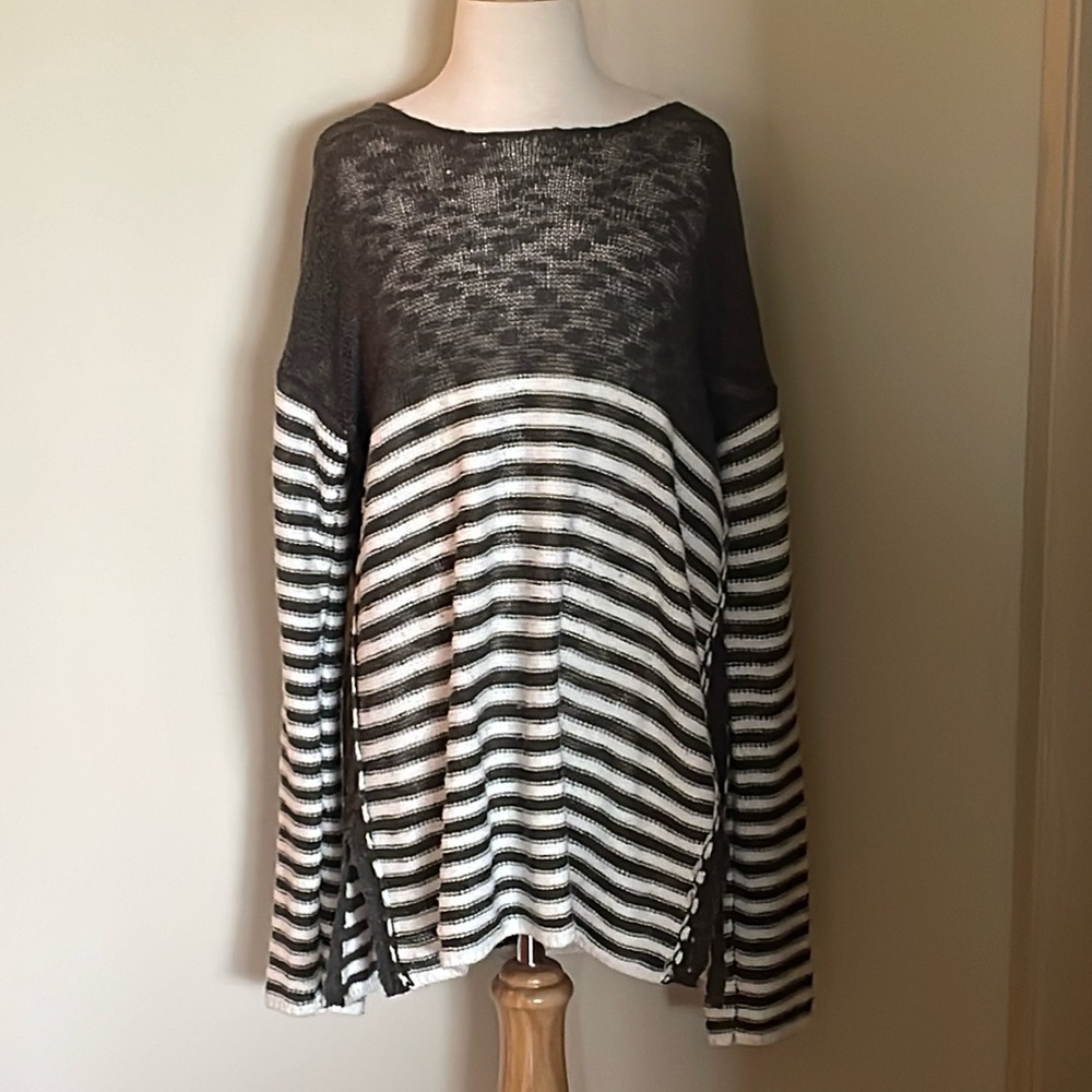 GUC~Women’s Medium Mystree Gray/White Striped Lightweight Long Sleeved Sweater